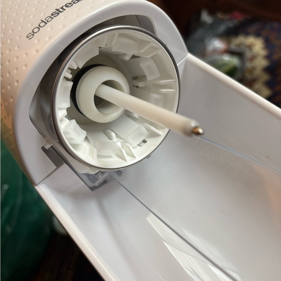 White SodaStream - Picture 4 of 9